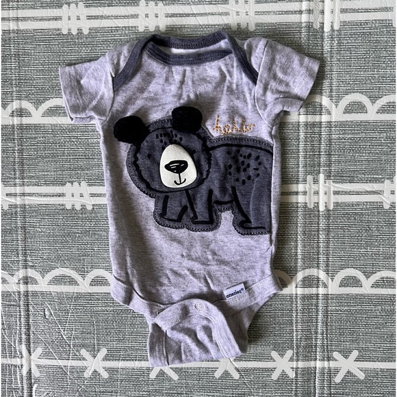 Set of seven newborn onesies - Picture 2 of 11